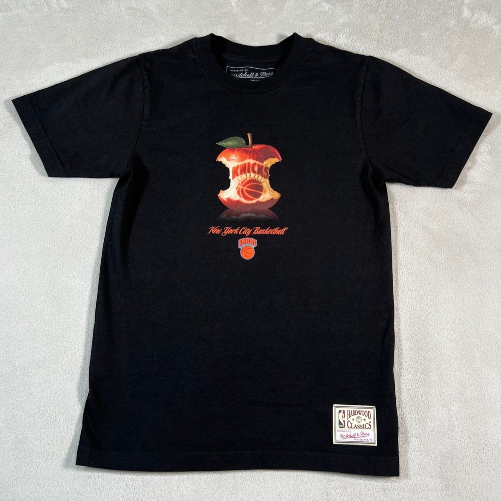 Mitchell & Ness New York Knicks Big Apple Graphic T-Shirt Black NBA Men's Small